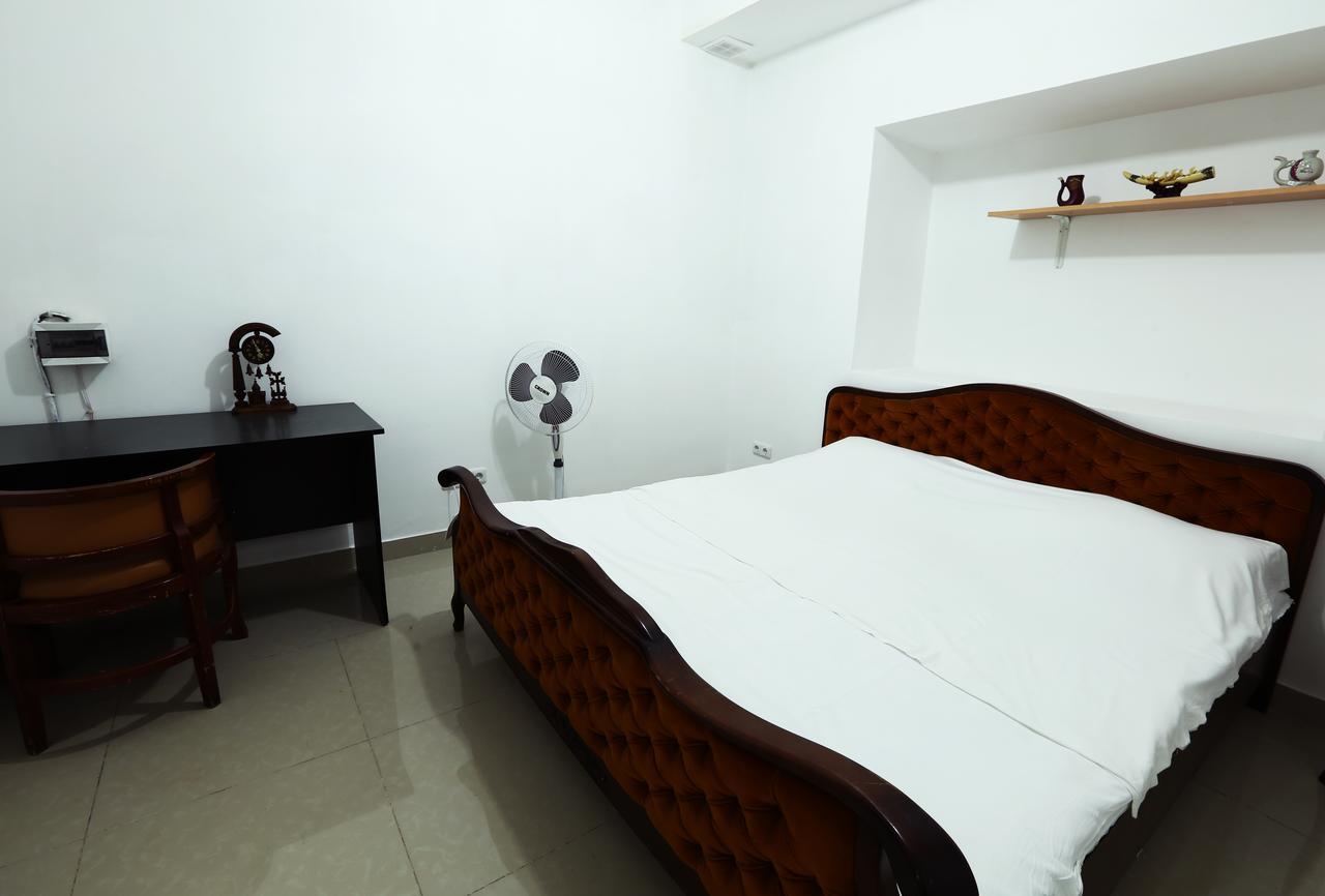Byron Hostel Ереван Экстерьер фото
