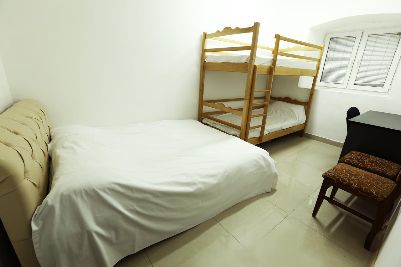 Byron Hostel Ереван Экстерьер фото