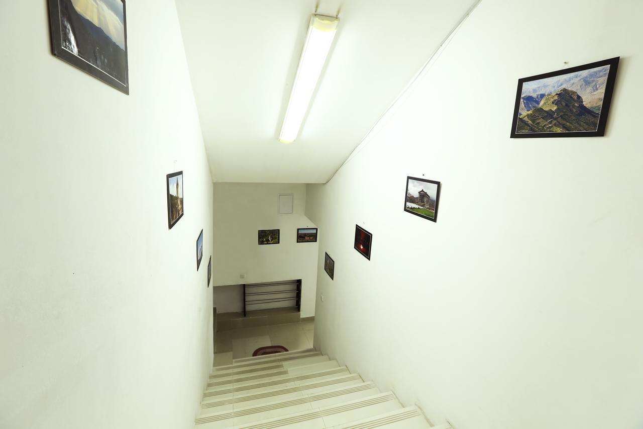 Byron Hostel Ереван Экстерьер фото