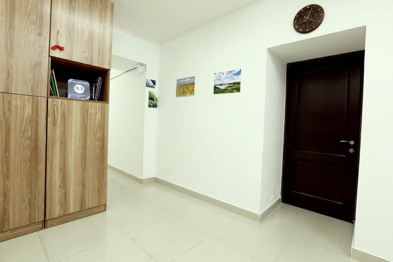 Byron Hostel Ереван Экстерьер фото