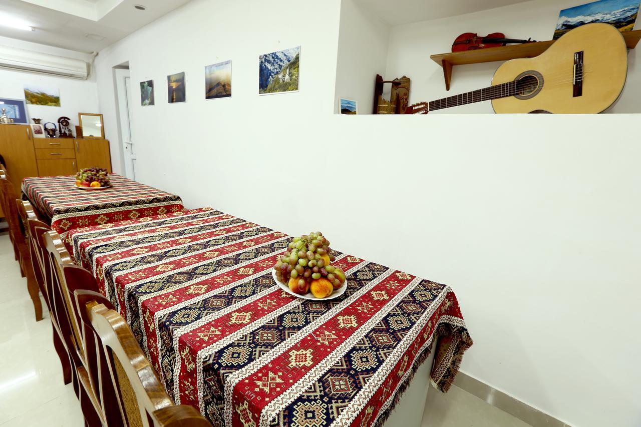 Byron Hostel Ереван Экстерьер фото