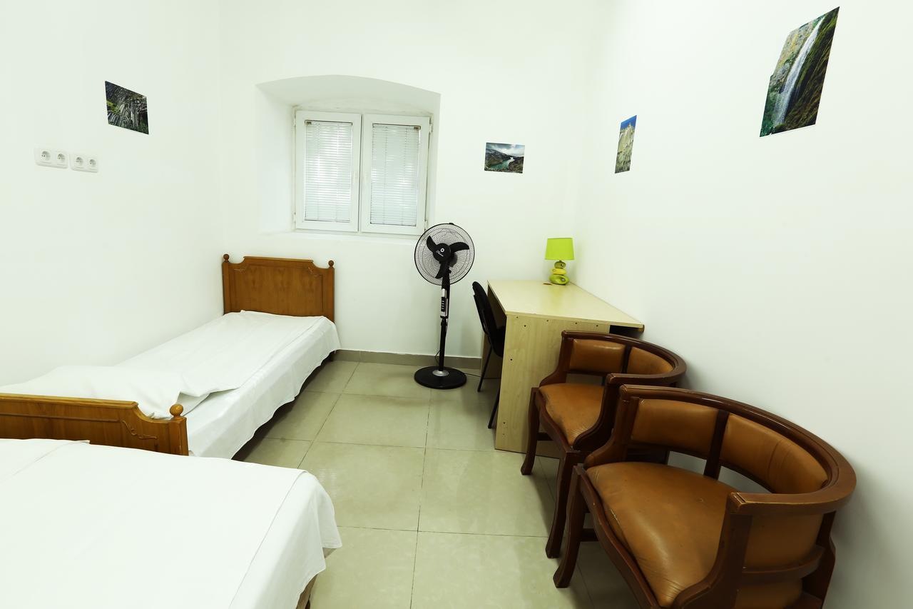 Byron Hostel Ереван Экстерьер фото