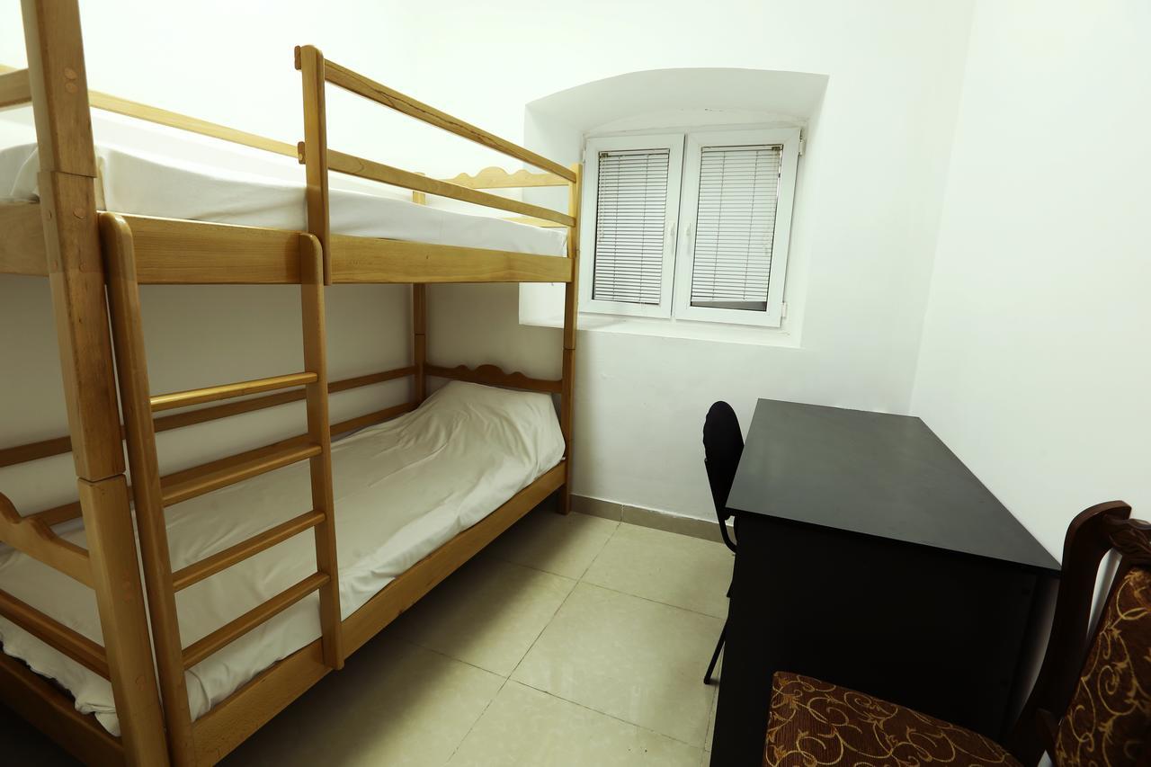 Byron Hostel Ереван Экстерьер фото