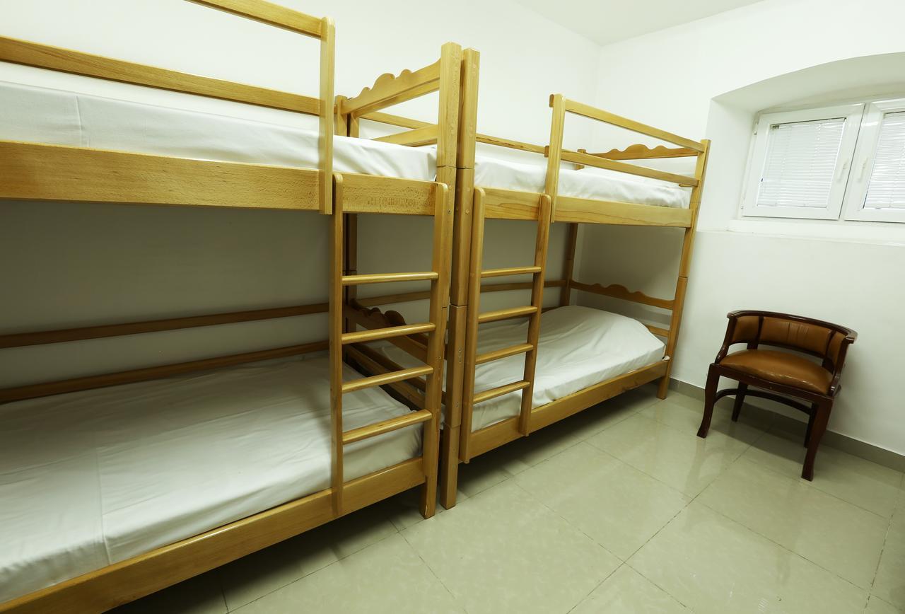 Byron Hostel Ереван Экстерьер фото