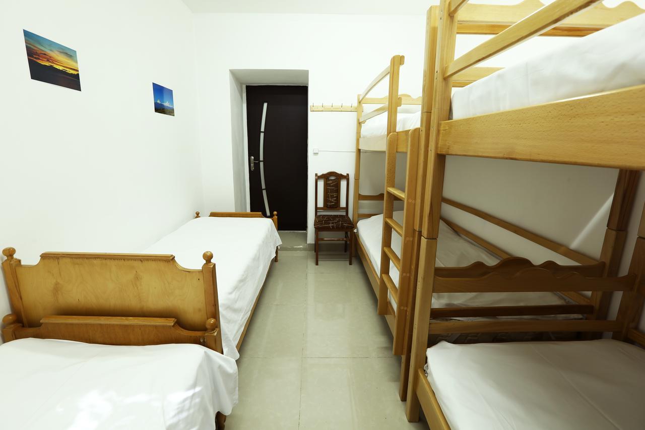 Byron Hostel Ереван Экстерьер фото