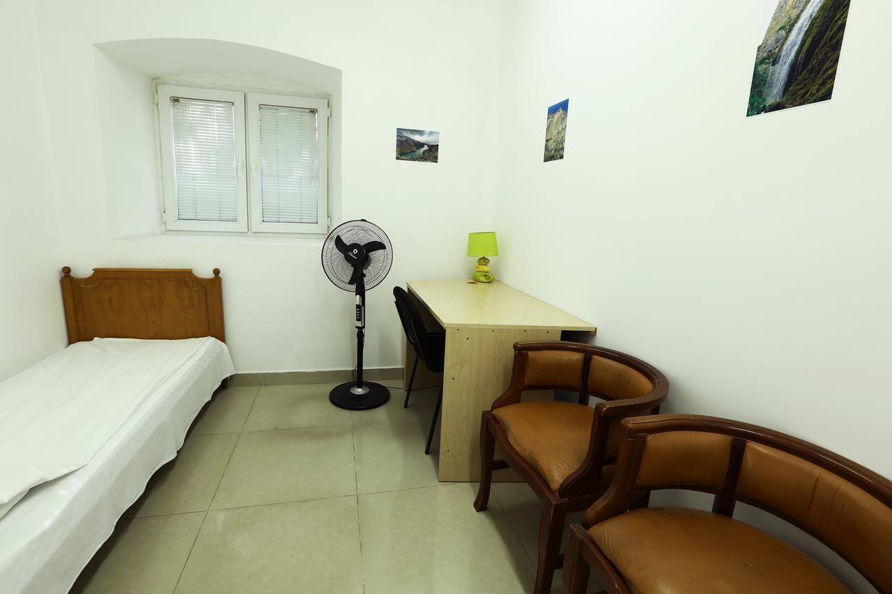 Byron Hostel Ереван Экстерьер фото