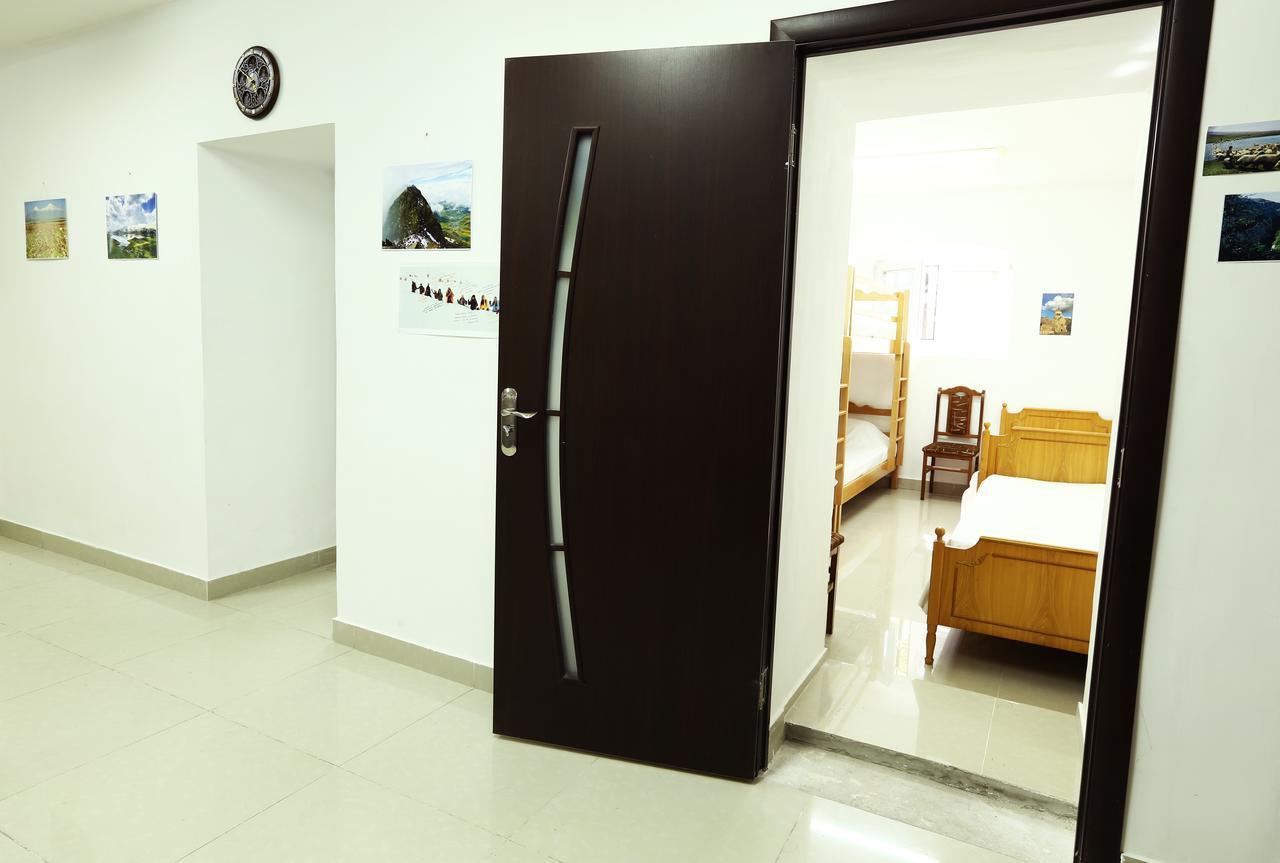 Byron Hostel Ереван Экстерьер фото