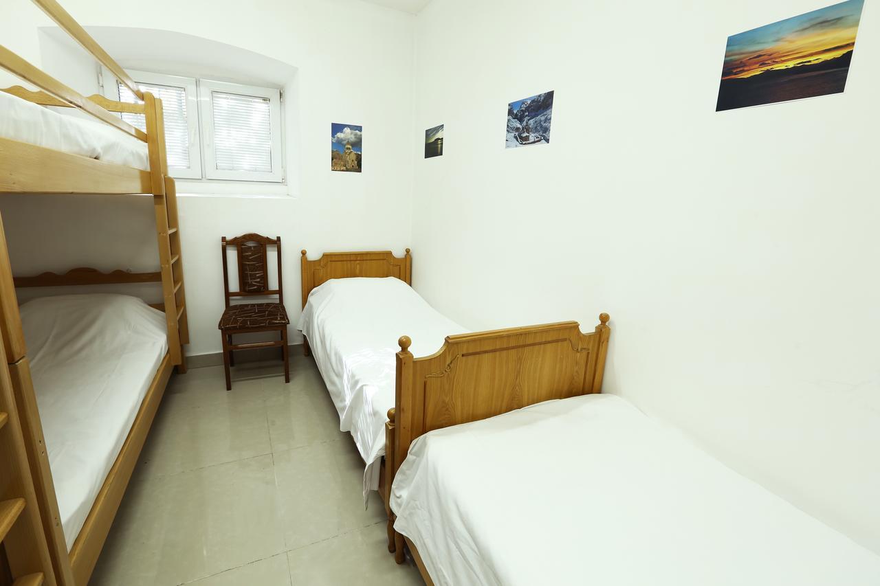 Byron Hostel Ереван Экстерьер фото