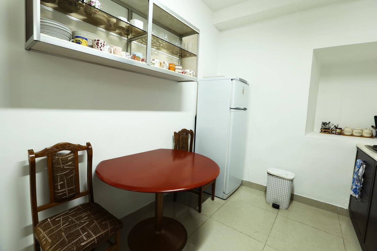Byron Hostel Ереван Экстерьер фото