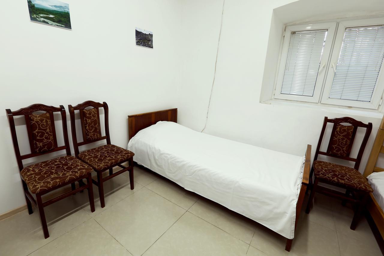 Byron Hostel Ереван Экстерьер фото