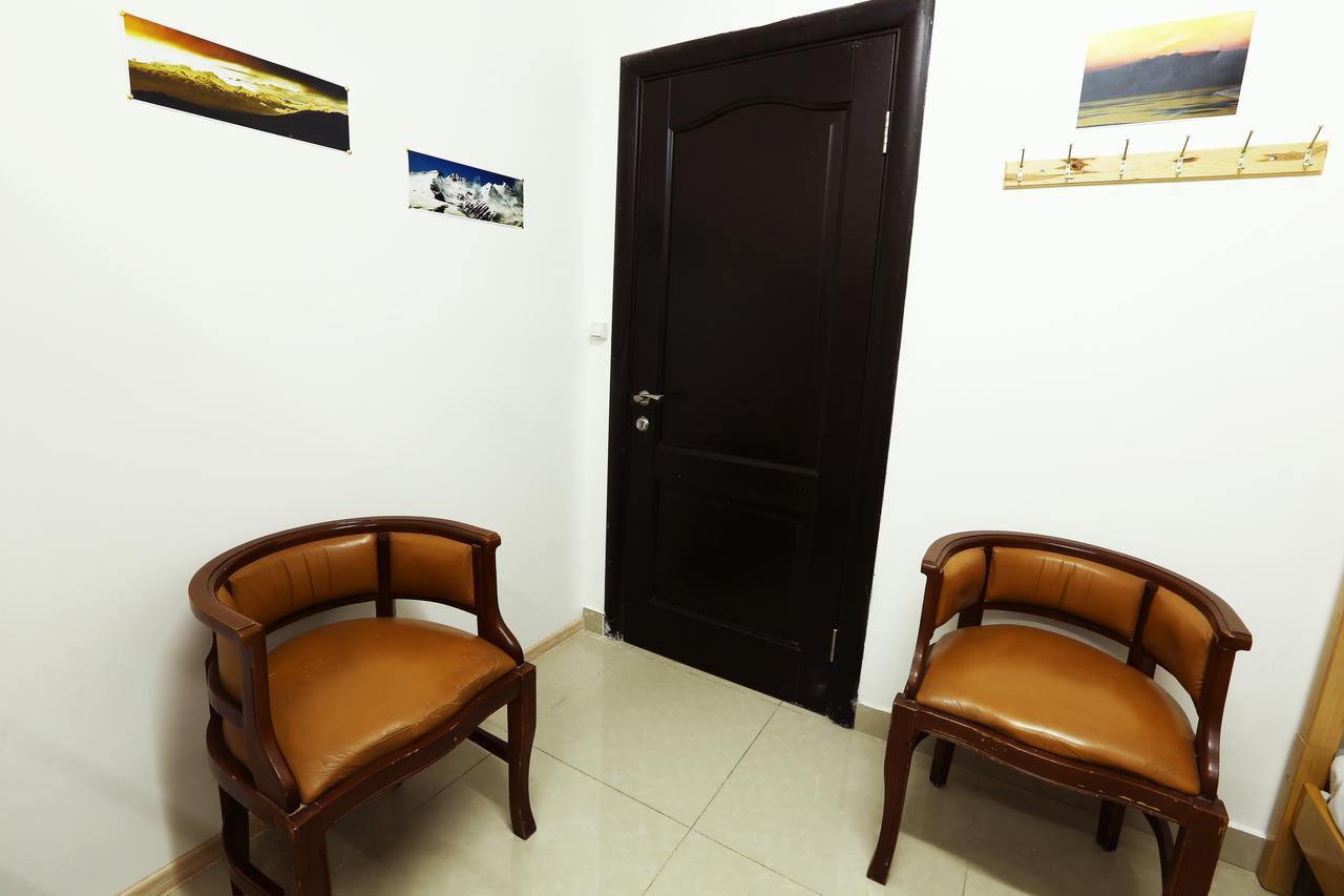 Byron Hostel Ереван Экстерьер фото