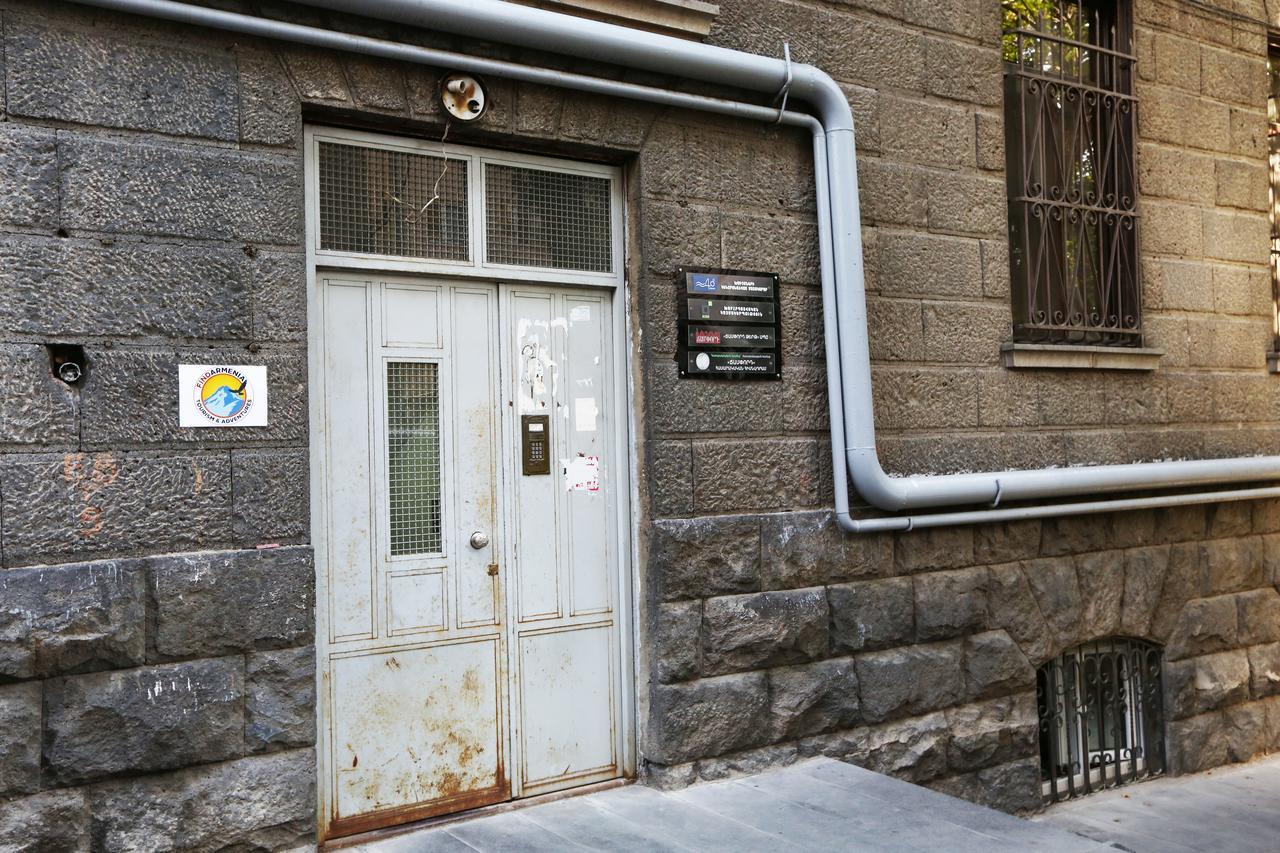 Byron Hostel Ереван Экстерьер фото