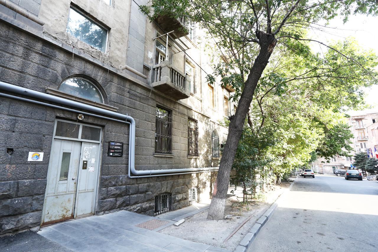 Byron Hostel Ереван Экстерьер фото