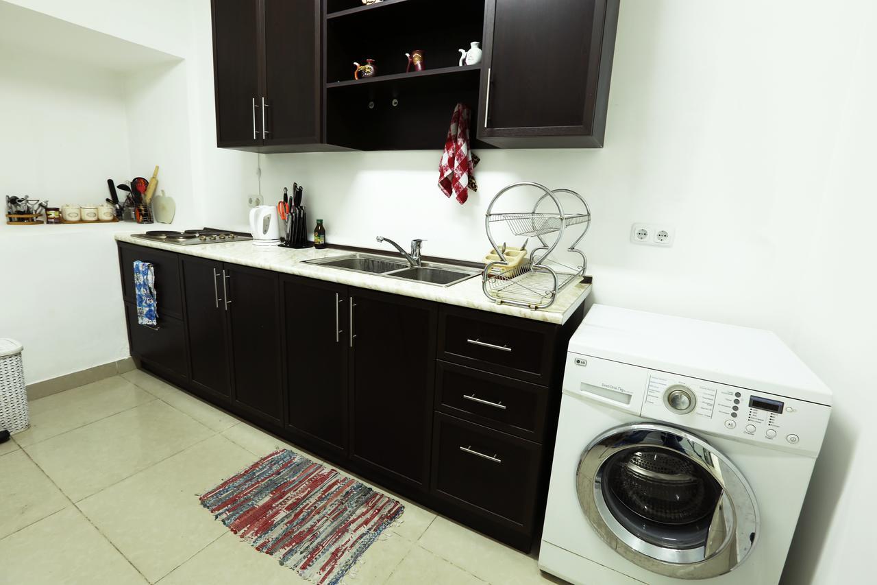 Byron Hostel Ереван Экстерьер фото